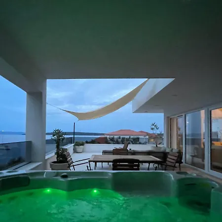 Exclusive 2 Bedroom Seafront With Jacuzzi