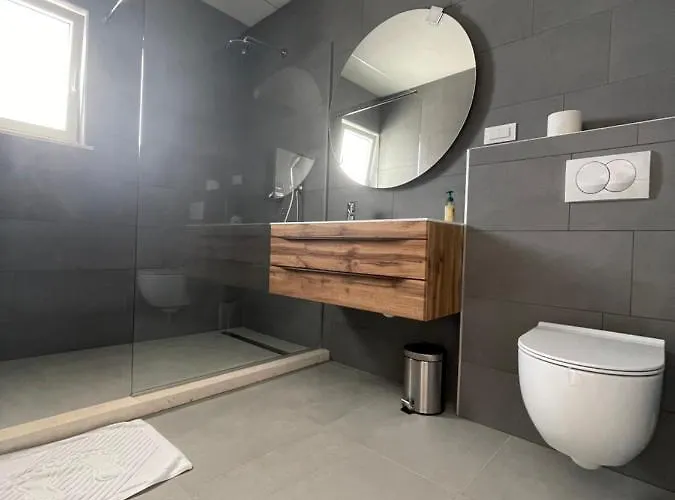 Apartment Exclusive 2 Bedroom Seafront With Jacuzzi *