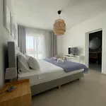 Exclusive 2 Bedroom Seafront With Jacuzzi Appartamento *