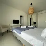 Exclusive 2 Bedroom Seafront With Jacuzzi Appartamento Zavala