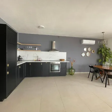 Apartman Exclusive 2 Bedroom Seafront With Jacuzzi