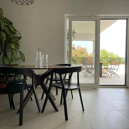 Exclusive 2 Bedroom Seafront With Jacuzzi Zavala