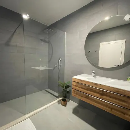 Exclusive 2 Bedroom Seafront With Jacuzzi Apartment Zavala