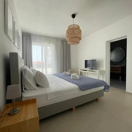 Exclusive 2 Bedroom Seafront With Jacuzzi Apartman *