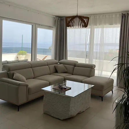 Exclusive 2 Bedroom Seafront With Jacuzzi Zavala