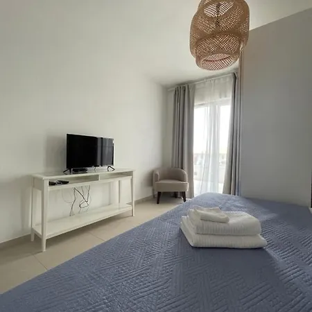 Exclusive 2 Bedroom Seafront With Jacuzzi *