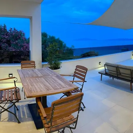 Exclusive 2 Bedroom Seafront With Jacuzzi Zavala