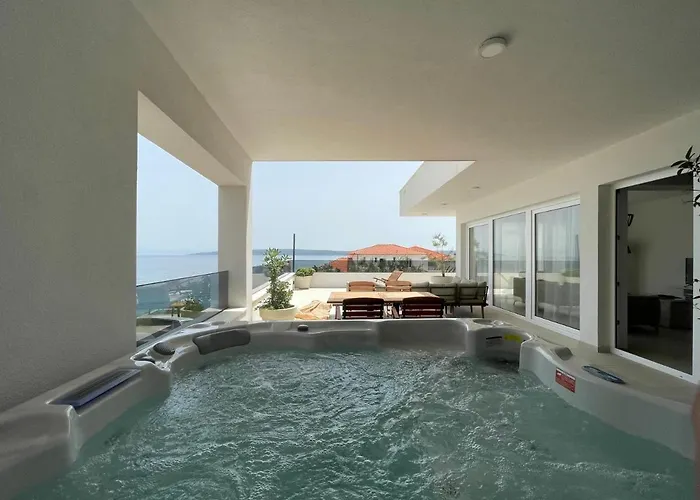 Exclusive 2 Bedroom Seafront With Jacuzzi