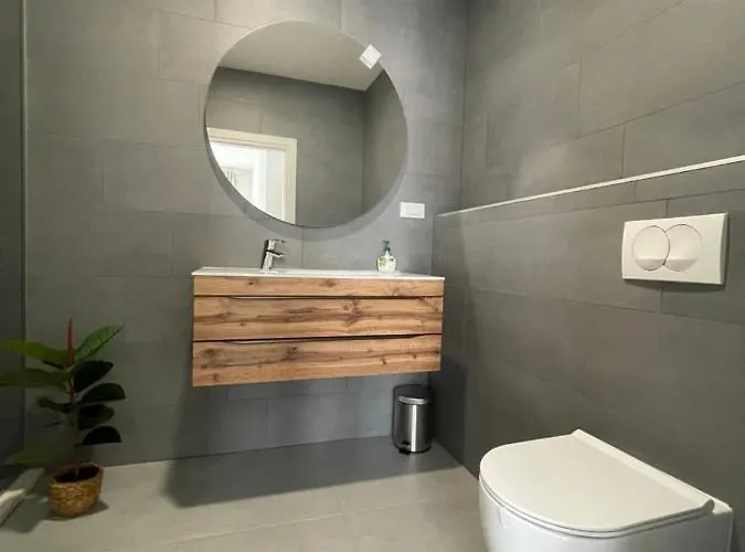 Апартаменты Exclusive 2 Bedroom Seafront With Jacuzzi *