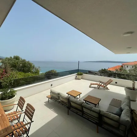 Exclusive 2 Bedroom Seafront With Jacuzzi *