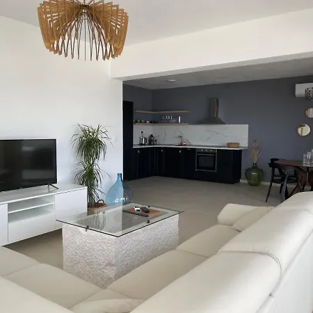 Exclusive 2 Bedroom Seafront With Jacuzzi * زافالا