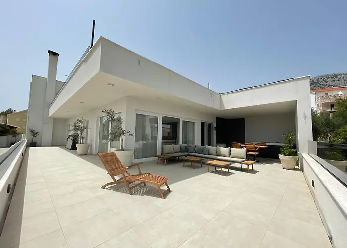 Exclusive 2 Bedroom Seafront With Jacuzzi *