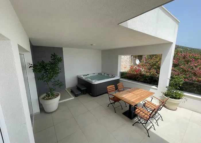 Exclusive 2 Bedroom Seafront With Jacuzzi * Zavala