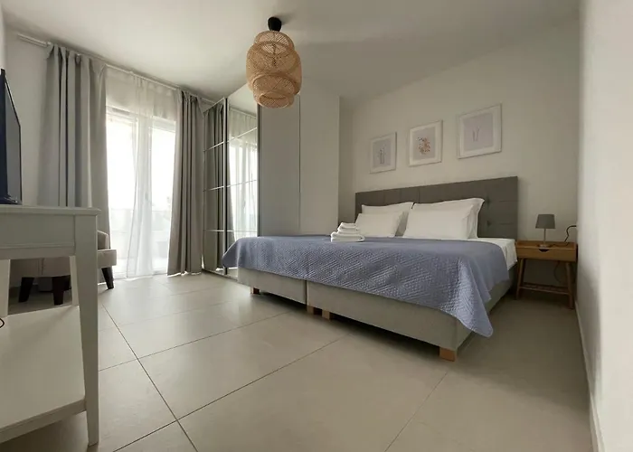 Exclusive 2 Bedroom Seafront With Jacuzzi Apartamento